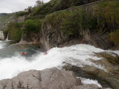 Sam franchit le Gouffre de l'Oule (classe 5+) à l'arrivée au Pont-de-Montvert.